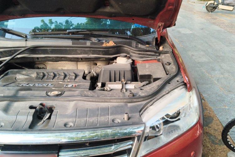 Used Haval H6 2015 Revised Version Sport Edition 1.5T Manual Transmission Two-Wheel Drive Elite Grade Engine Bay Left