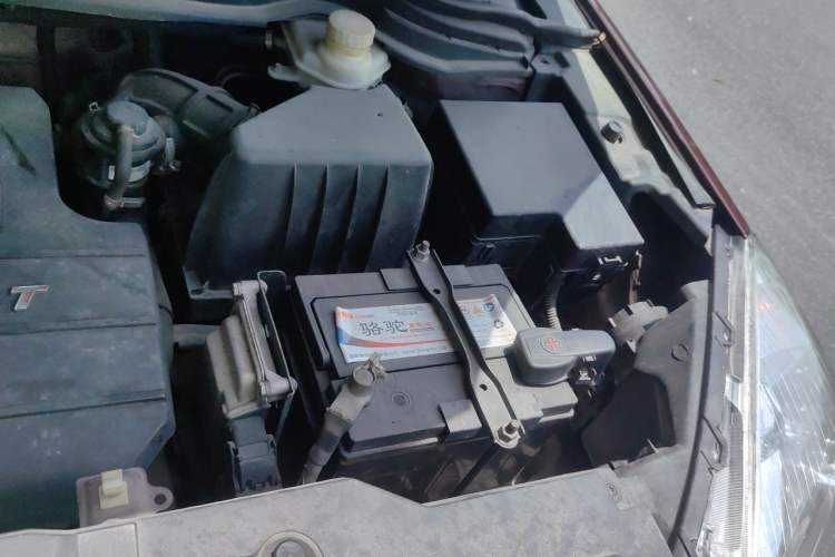 Used Haval H6 2015 Upgraded Model 1.5T Manual Two-Wheel Drive Elite Version Engine Bay Left