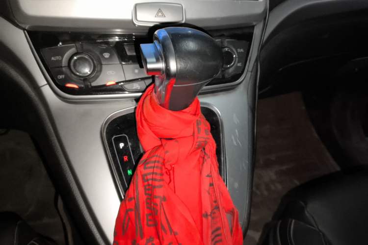 Used Haval H6 2015 Sport Edition 1.5T Automatic Two-Wheel Drive Luxury Model Gear Lever