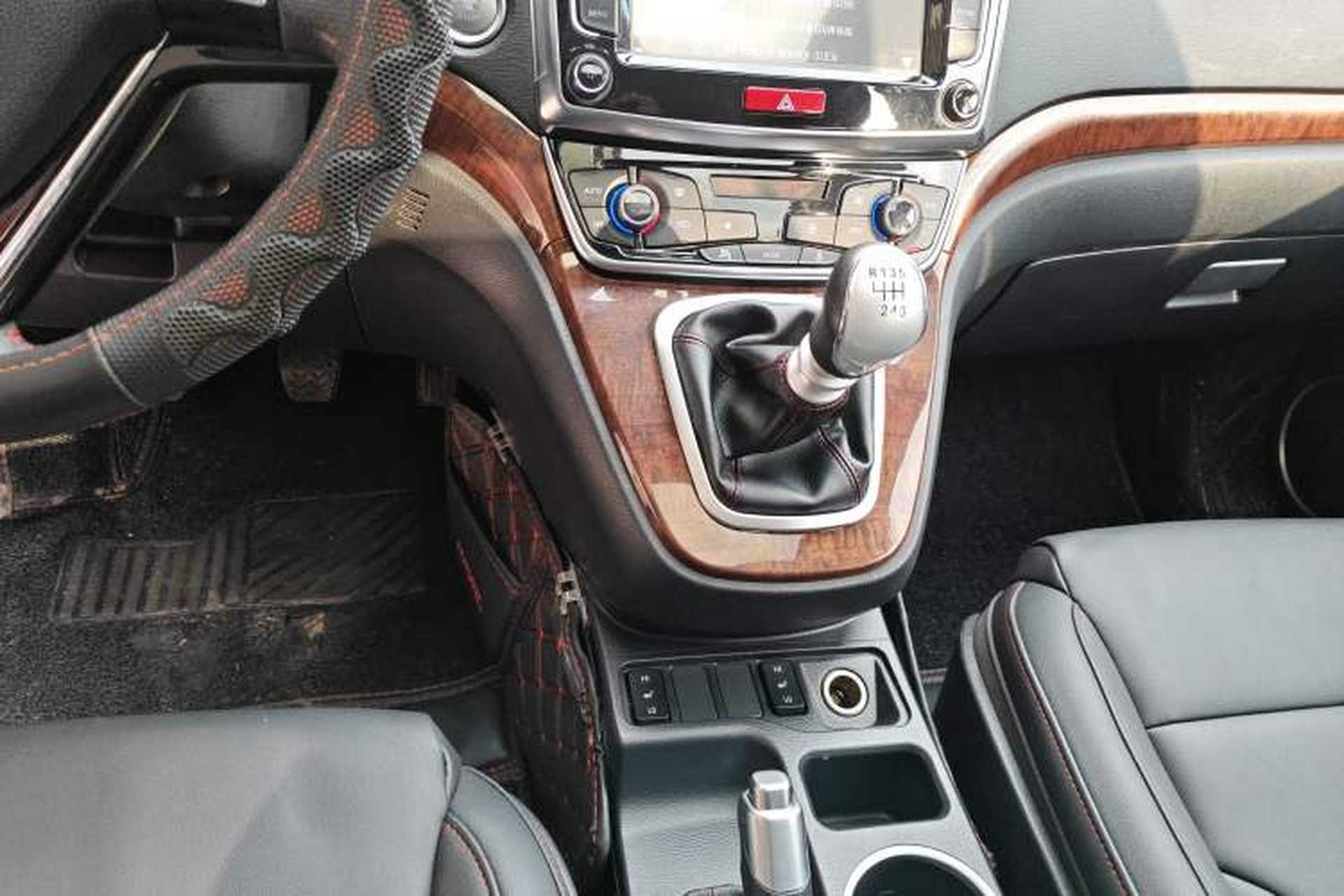 Used Haval H6 2015 Revised Version Sport Edition 1.5T Manual Transmission Two-Wheel Drive Elite Grade Gear Lever