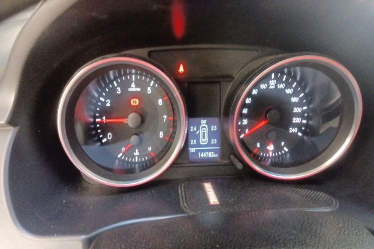 Used Haval H6 2015 Revised Version Sport Edition 1.5T Manual Transmission Two-Wheel Drive Elite Grade Instrument Cluster