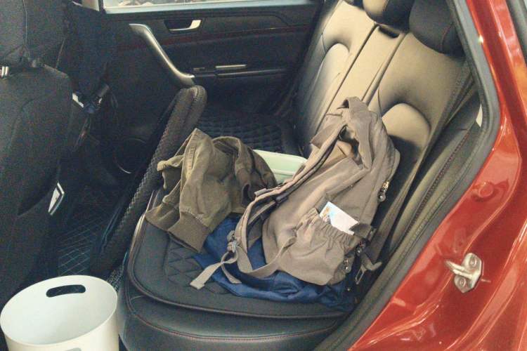Used Haval H6 2015 Revised Version Sport Edition 1.5T Manual Transmission Two-Wheel Drive Elite Grade Left Rear Seat