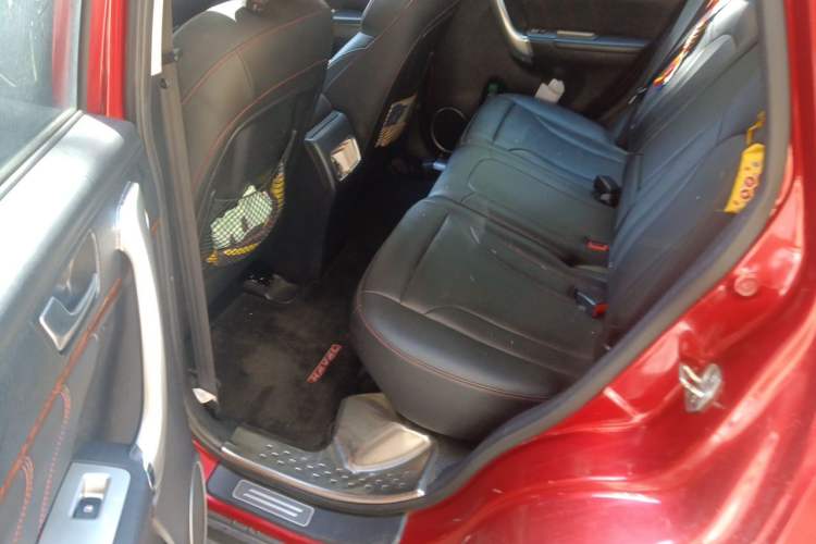 Used Haval H6 2015 Revised Version Sport Edition 1.5T Manual Transmission Two-Wheel Drive Elite Grade Left Rear Seat