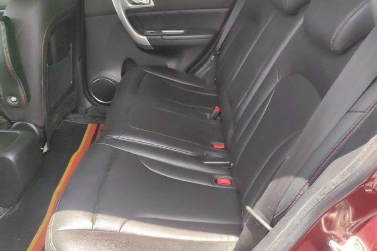 Used Haval H6 2015 Upgraded Model 1.5T Manual Two-Wheel Drive Elite Version Left Rear Seat