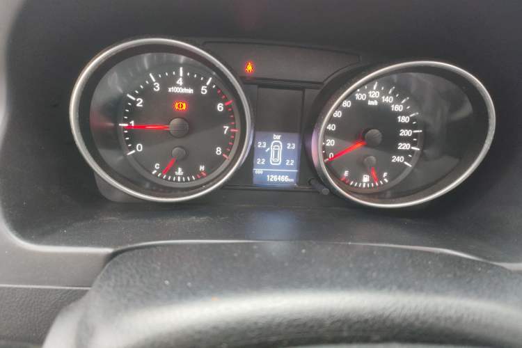 Used Haval H6 2015 Upgraded Model 1.5T Manual Two-Wheel Drive Elite Version Odometer Close Up