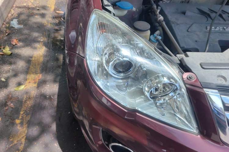 Used Haval H6 2015 Upgraded Model 1.5T Manual Two-Wheel Drive Elite Version Right Front Headlight