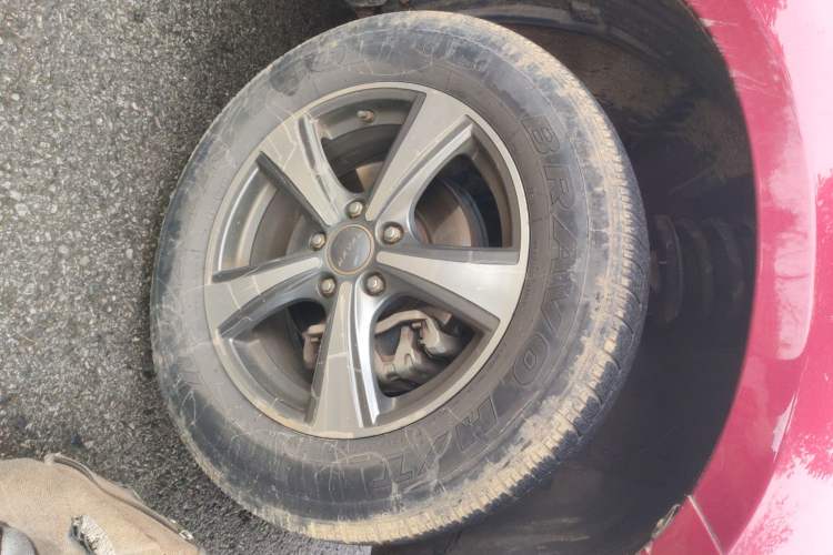 Used Haval H6 2015 Upgraded Model 1.5T Manual Two-Wheel Drive Elite Version Right Front Wheel Hub