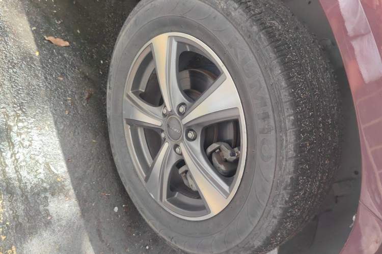 Used Haval H6 2015 Upgraded Model 1.5T Manual Two-Wheel Drive Elite Version Right Front Wheel Hub