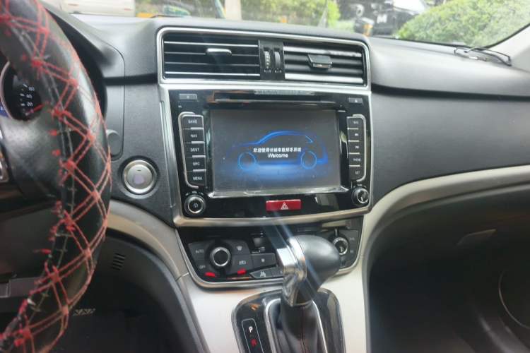 Used Haval H6 2015 Sport Edition 1.5T Automatic Two-Wheel Drive Luxury Model Audio And AC Panel