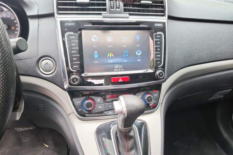 Used Haval H6 2015 Sport Edition 1.5T Automatic Two-Wheel Drive Luxury Model Audio And AC Panel