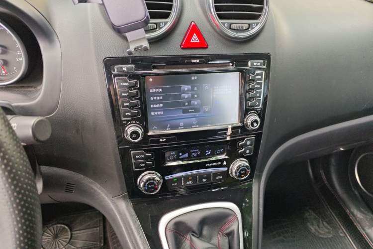 Used Haval H6 2015 Upgraded Model 1.5T Manual Two-Wheel Drive Elite Version Audio And AC Panel