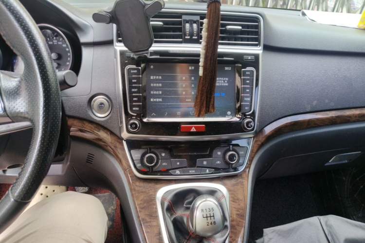 Used Haval H6 2015 Revised Version Sport Edition 1.5T Manual Transmission Two-Wheel Drive Elite Grade Audio And AC Panel