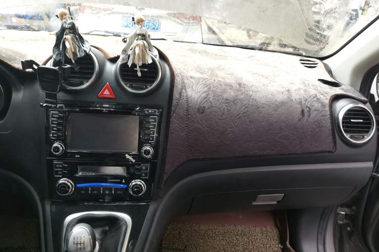Used Haval H6 2015 Upgraded Model 1.5T Manual Two-Wheel Drive Elite Version Audio And AC Panel