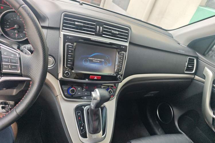 Used Haval H6 2015 Sport Edition 1.5T Automatic Two-Wheel Drive Luxury Model Audio And AC Panel