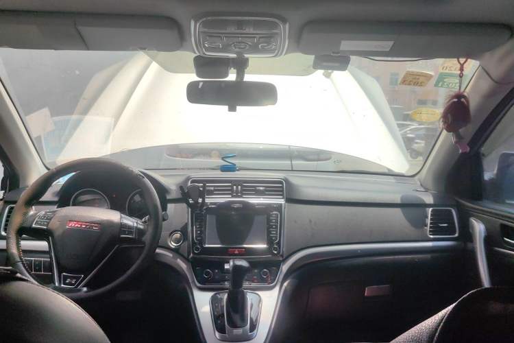 Used Haval H6 2015 Sport Edition 1.5T Automatic Two-Wheel Drive Luxury Model Center Console