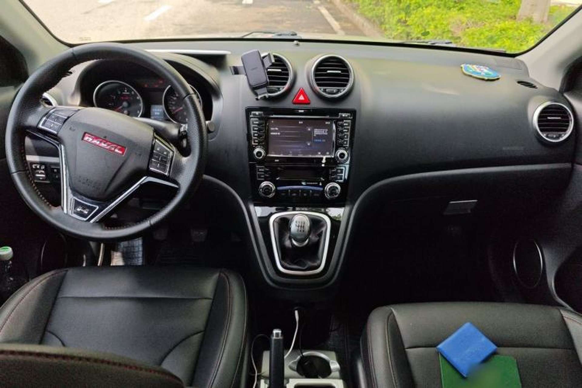 Used Haval H6 2015 Upgraded Model 1.5T Manual Two-Wheel Drive Elite Version Center Console