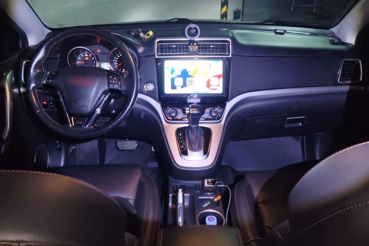 Used Haval H6 2015 Sport Edition 1.5T Automatic Two-Wheel Drive Luxury Model Center Console