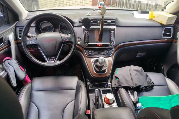 Used Haval H6 2015 Revised Version Sport Edition 1.5T Manual Transmission Two-Wheel Drive Elite Grade Center Console