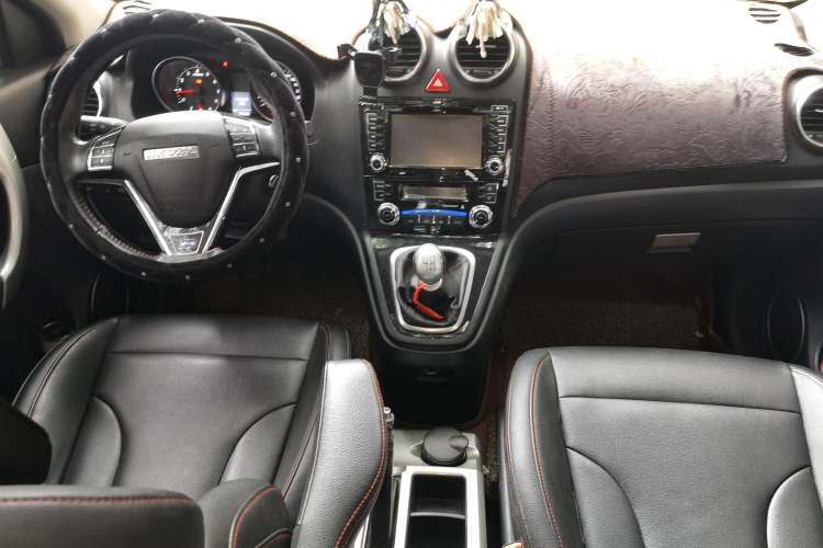 Used Haval H6 2015 Upgraded Model 1.5T Manual Two-Wheel Drive Elite Version Center Console