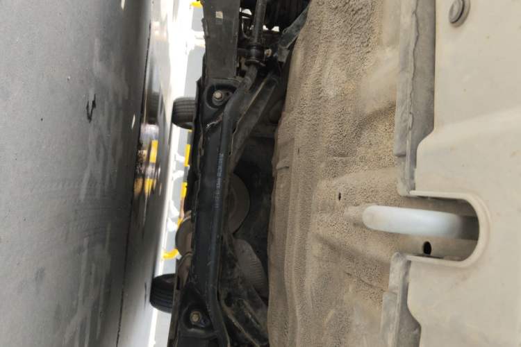 Used Haval H6 2015 Upgraded Model 1.5T Manual Two-Wheel Drive Elite Version Chassis Rear