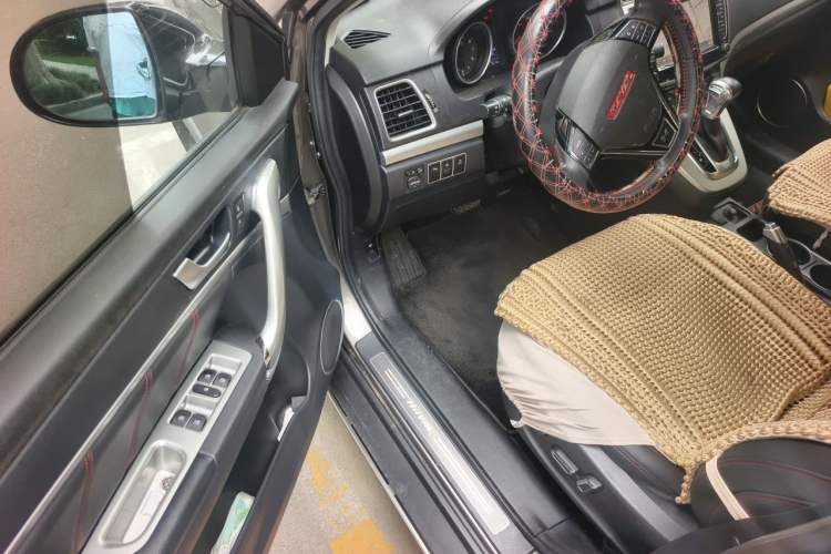 Used Haval H6 2015 Sport Edition 1.5T Automatic Two-Wheel Drive Luxury Model Driver Seat