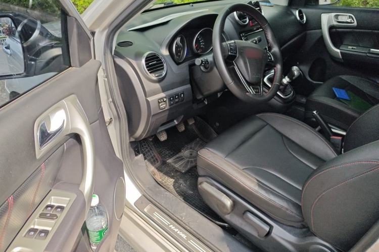 Used Haval H6 2015 Upgraded Model 1.5T Manual Two-Wheel Drive Elite Version Driver Seat