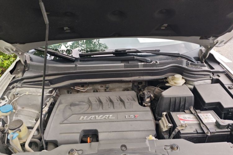 Used Haval H6 2015 Upgraded Model 1.5T Manual Two-Wheel Drive Elite Version Engine Bay