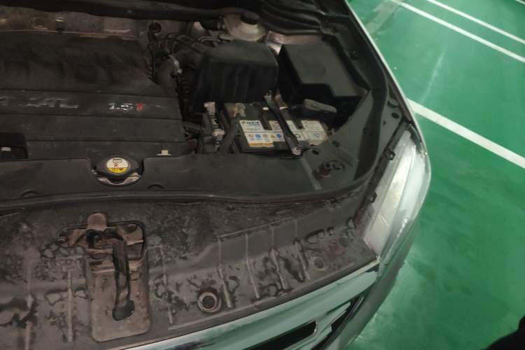 Used Haval H6 2015 Revised Version Sport Edition 1.5T Manual Transmission Two-Wheel Drive Elite Grade Engine Bay Left