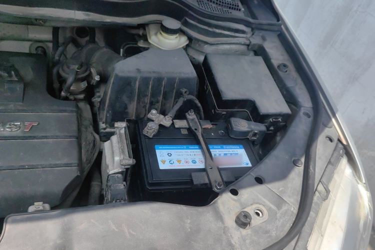 Used Haval H6 2015 Sport Edition 1.5T Automatic Two-Wheel Drive Luxury Model Engine Bay Left