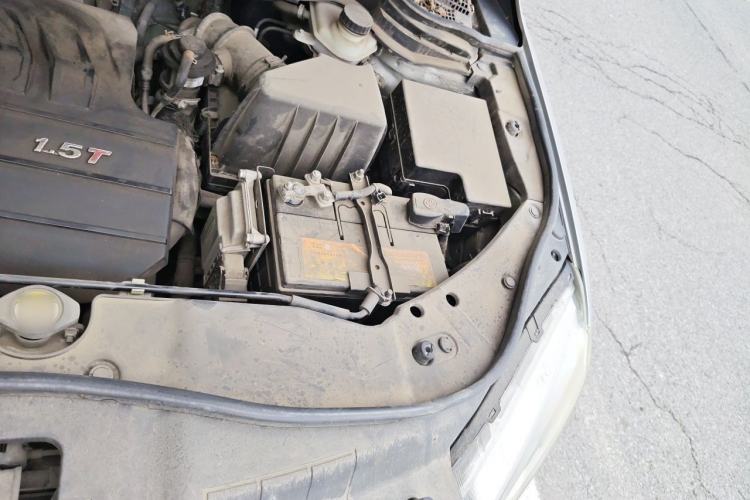 Used Haval H6 2015 Sport Edition 1.5T Automatic Two-Wheel Drive Luxury Model Engine Bay Left