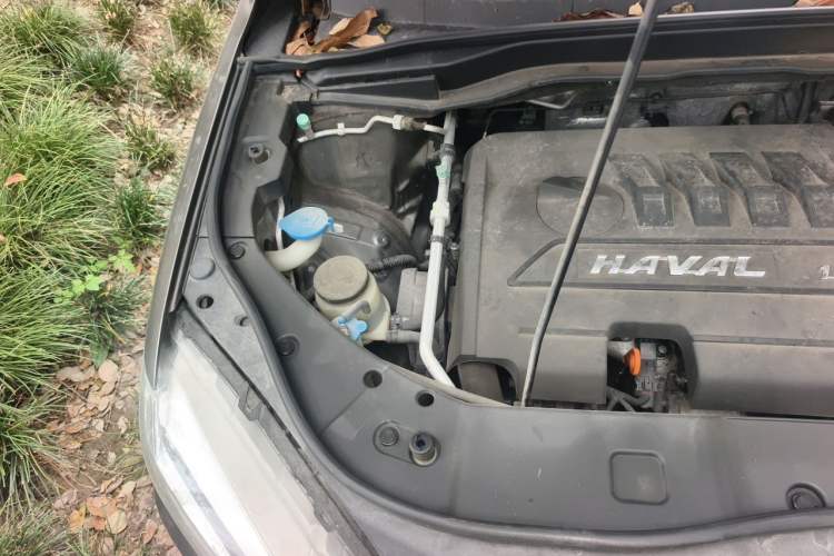 Used Haval H6 2015 Sport Edition 1.5T Automatic Two-Wheel Drive Luxury Model Engine Bay Right
