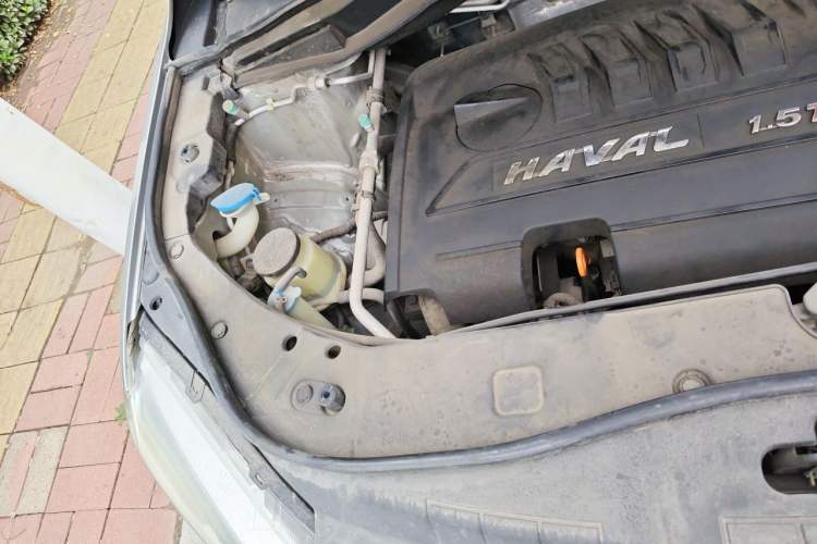 Used Haval H6 2015 Sport Edition 1.5T Automatic Two-Wheel Drive Luxury Model Engine Bay Right