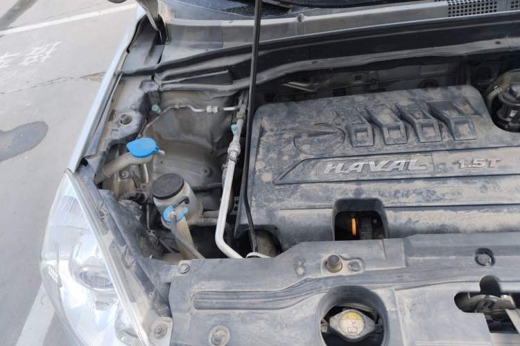 Used Haval H6 2015 Upgraded Model 1.5T Manual Two-Wheel Drive Elite Version Engine Bay Right