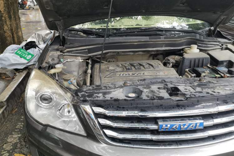 Used Haval H6 2015 Upgraded Model 1.5T Manual Two-Wheel Drive Elite Version Engine Bay Right