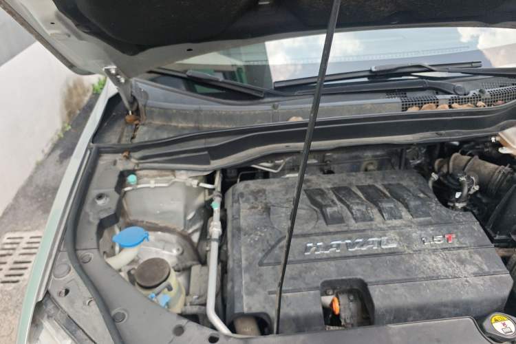 Used Haval H6 2015 Sport Edition 1.5T Automatic Two-Wheel Drive Luxury Model Engine Bay Right