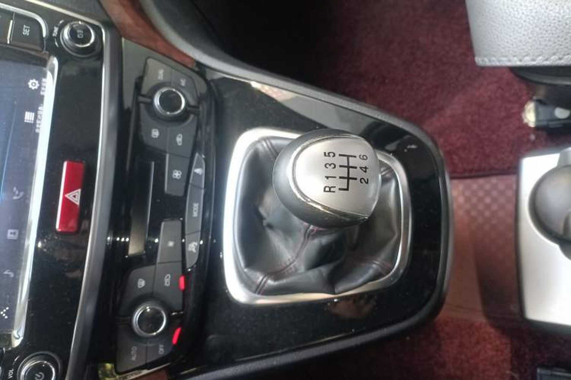 Used Haval H6 2015 Sport Edition 1.5T Manual Two-Wheel Drive Prestige Model Gear Lever