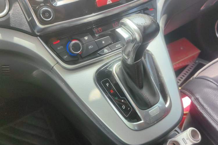 Used Haval H6 2015 Sport Edition 1.5T Automatic Two-Wheel Drive Luxury Model Gear Lever