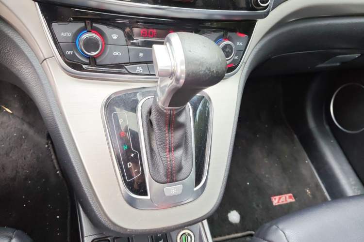 Used Haval H6 2015 Sport Edition 1.5T Automatic Two-Wheel Drive Luxury Model Gear Lever