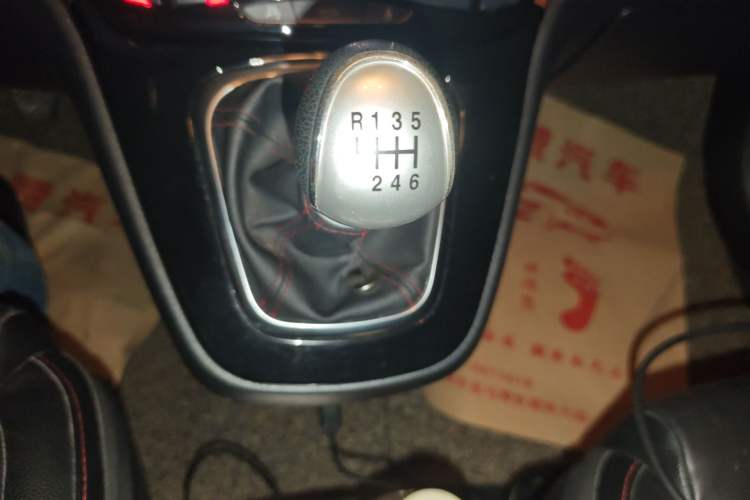 Used Haval H6 2015 Sport Edition 1.5T Manual Two-Wheel Drive Elite Model Gear Lever