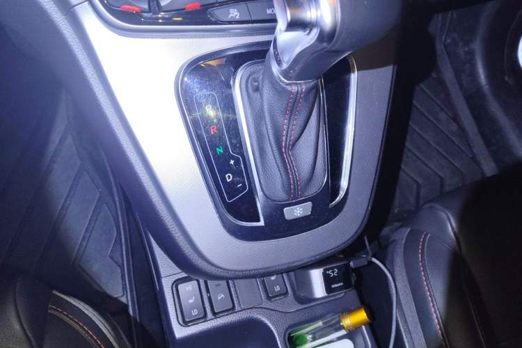 Used Haval H6 2015 Sport Edition 1.5T Automatic Two-Wheel Drive Luxury Model Gear Lever