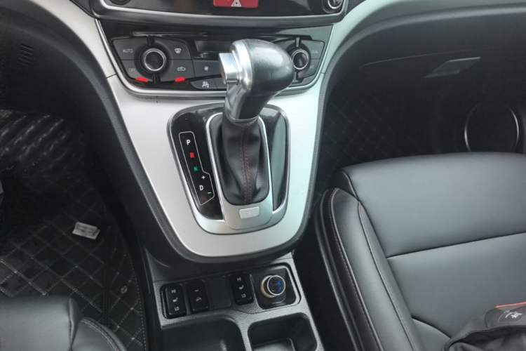 Used Haval H6 2015 Sport Edition 1.5T Automatic Two-Wheel Drive Luxury Model Gear Lever