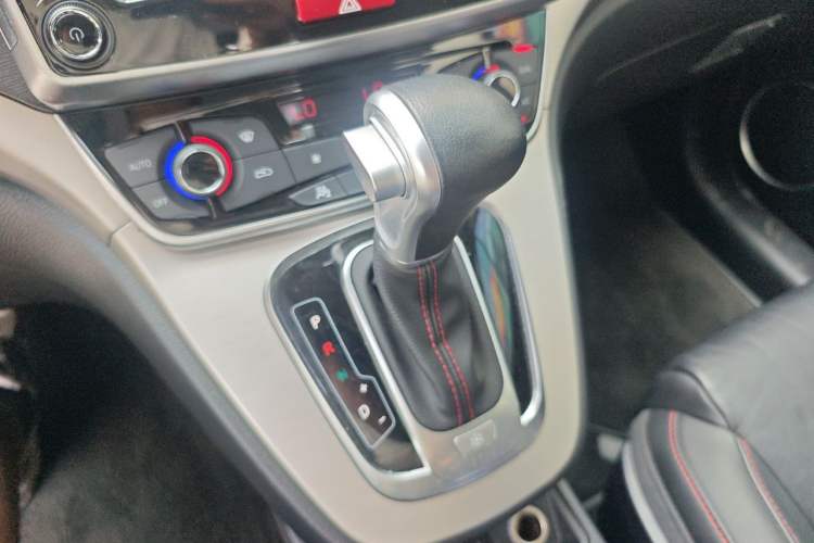 Used Haval H6 2015 Sport Edition 1.5T Automatic Two-Wheel Drive Luxury Model Gear Lever