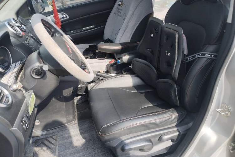 Used Haval H6 2015 Upgraded Model 1.5T Manual Two-Wheel Drive Elite Version Left Front Seat