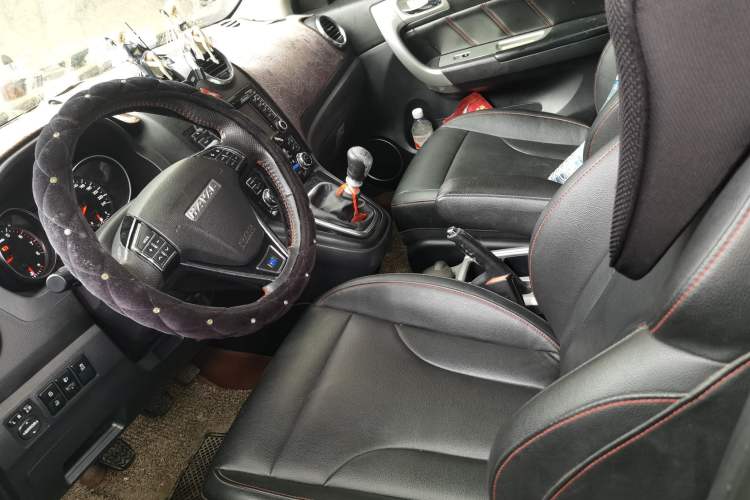 Used Haval H6 2015 Upgraded Model 1.5T Manual Two-Wheel Drive Elite Version Left Front Seat