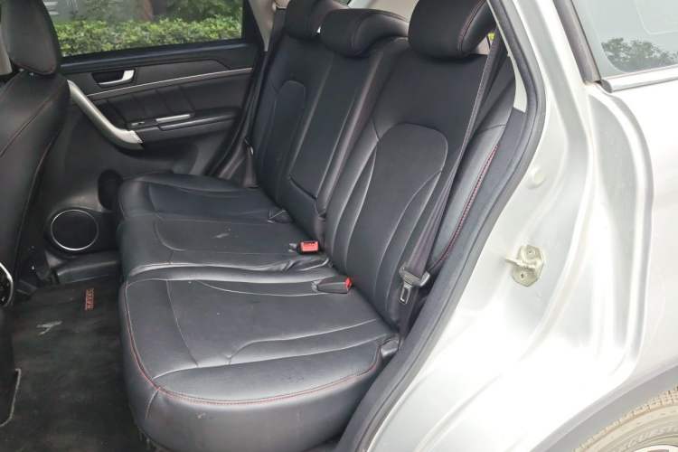 Used Haval H6 2015 Sport Edition 1.5T Automatic Two-Wheel Drive Luxury Model Left Rear Seat