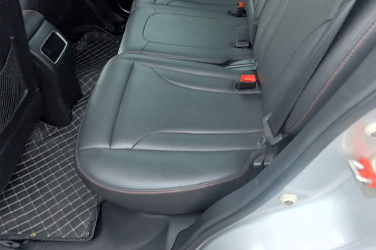 Used Haval H6 2015 Sport Edition 1.5T Automatic Two-Wheel Drive Luxury Model Left Rear Seat