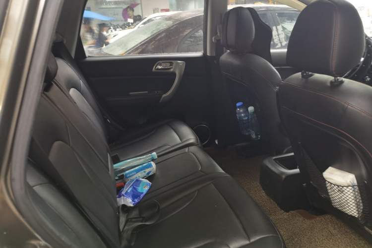 Used Haval H6 2015 Upgraded Model 1.5T Manual Two-Wheel Drive Elite Version Left Rear Seat
