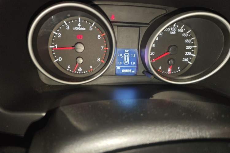 Used Haval H6 2015 Sport Edition 1.5T Manual Two-Wheel Drive Elite Model Odometer Close Up