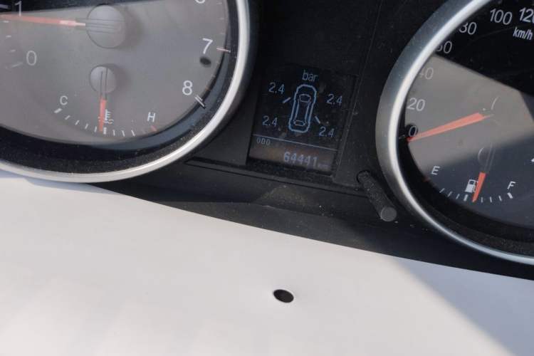 Used Haval H6 2015 Upgraded Model 1.5T Manual Two-Wheel Drive Elite Version Odometer Close Up