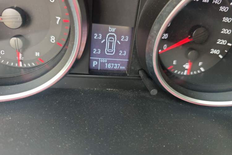 Used Haval H6 2015 Sport Edition 1.5T Automatic Two-Wheel Drive Luxury Model Odometer Close Up